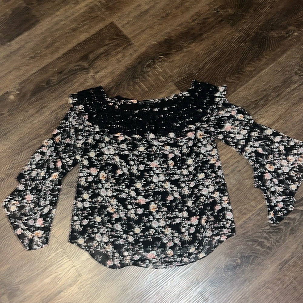 WHBM top women’s medium!